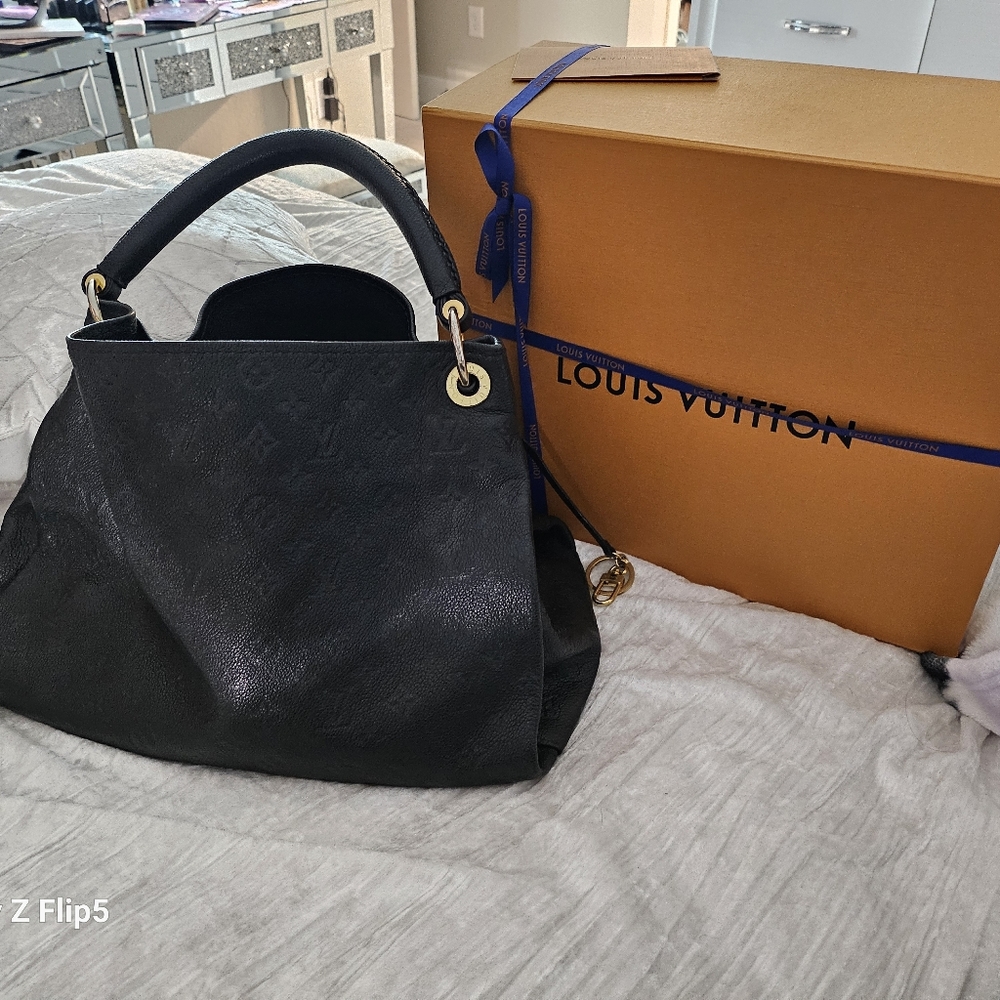 Louis vuitton tote